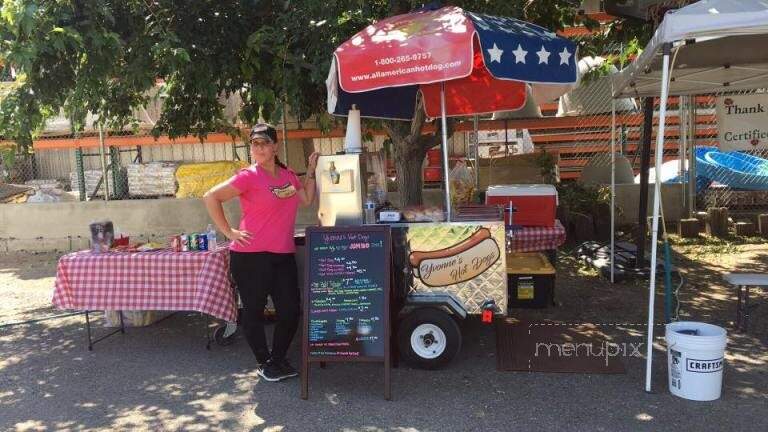 Yvonne's Hot Dogs - Fernley, NV